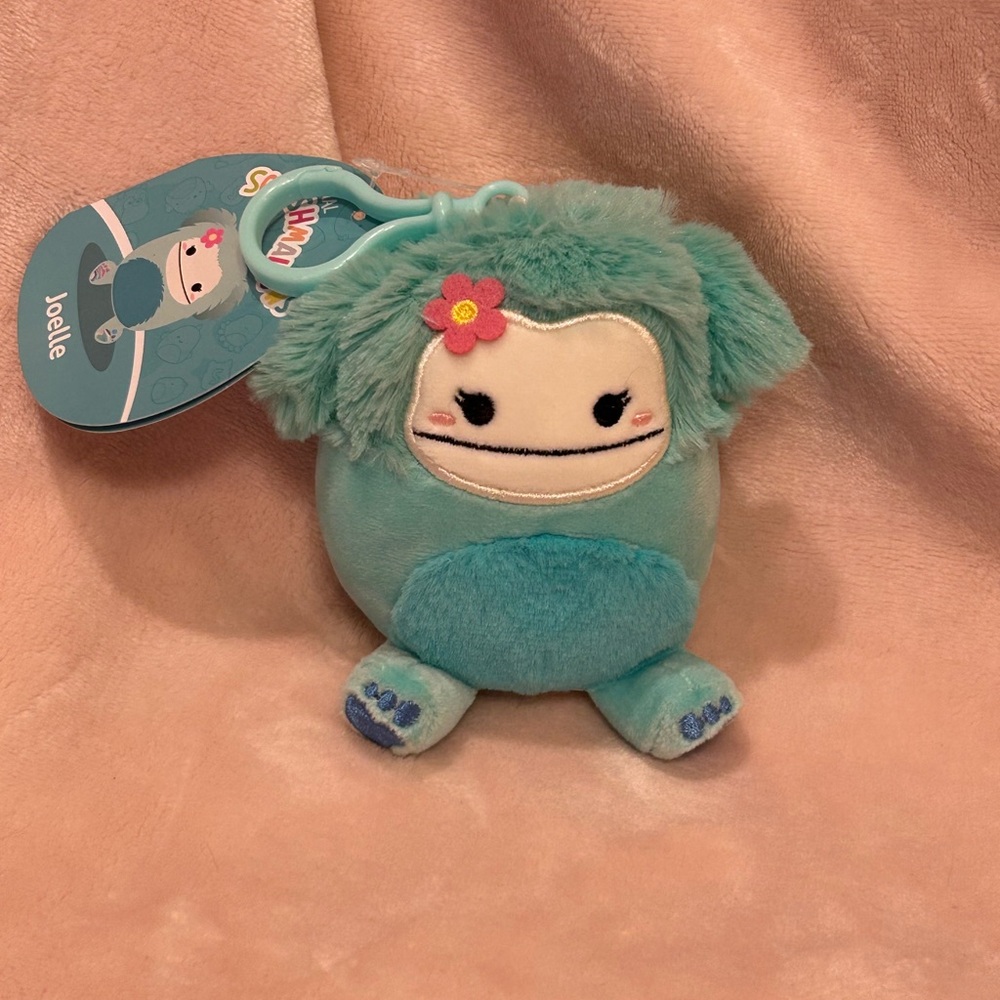 Joelle Bigfoot Squishmallow Clip 3.5"